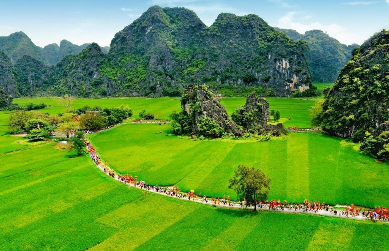 Апартаменты Nha Nghi Bolero Van Lam Экстерьер фото